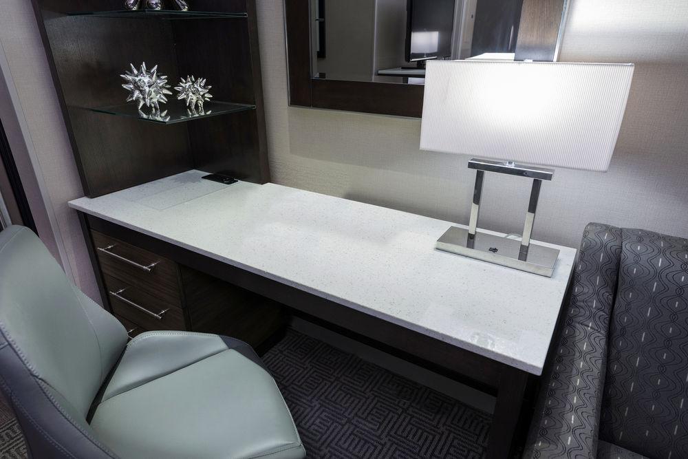 Towneplace Suites By Marriott Boston Logan Airport/Челси Екстериор снимка