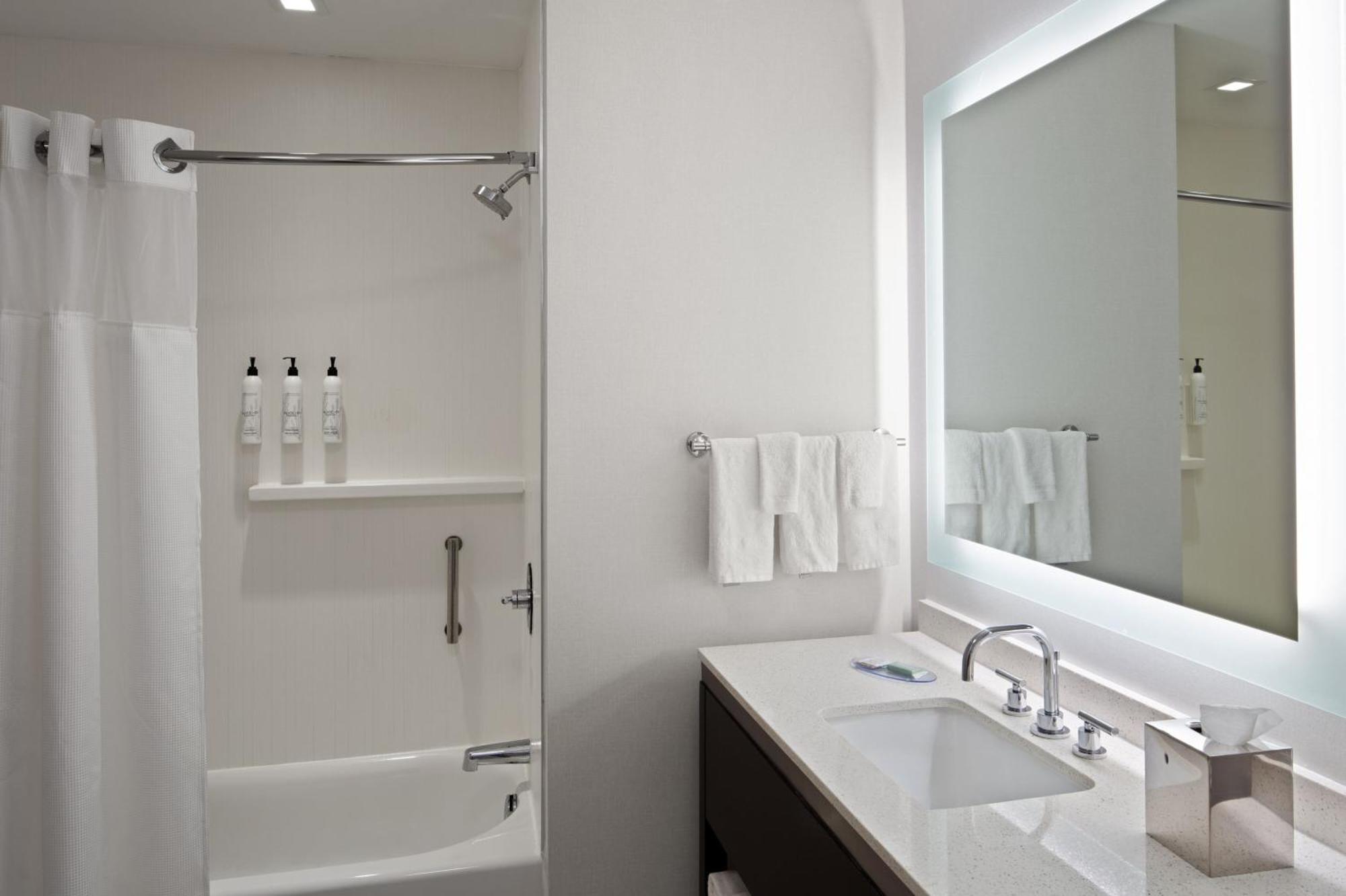 Towneplace Suites By Marriott Boston Logan Airport/Челси Екстериор снимка