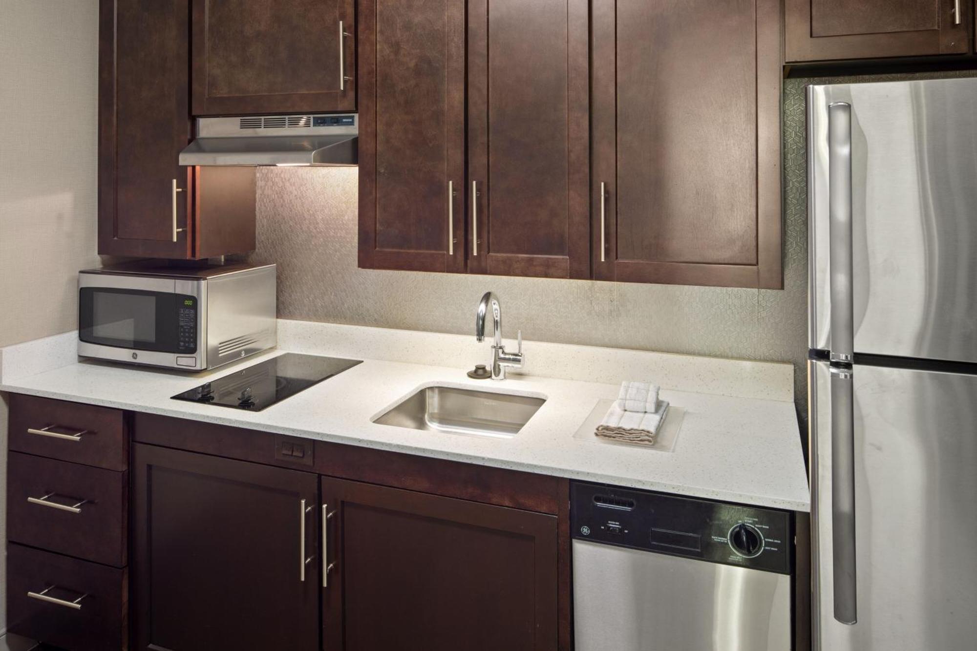 Towneplace Suites By Marriott Boston Logan Airport/Челси Екстериор снимка