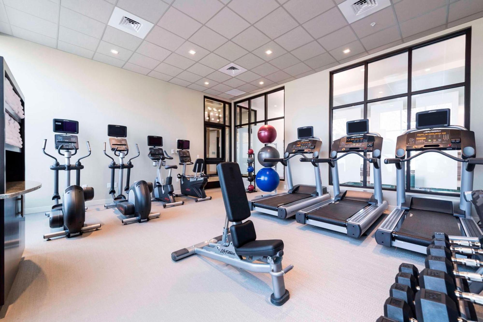 Towneplace Suites By Marriott Boston Logan Airport/Челси Екстериор снимка