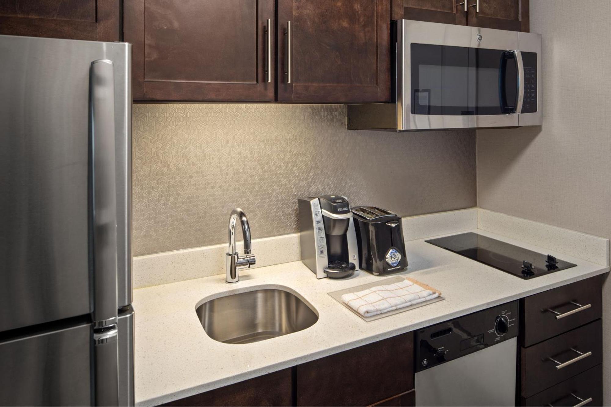 Towneplace Suites By Marriott Boston Logan Airport/Челси Екстериор снимка