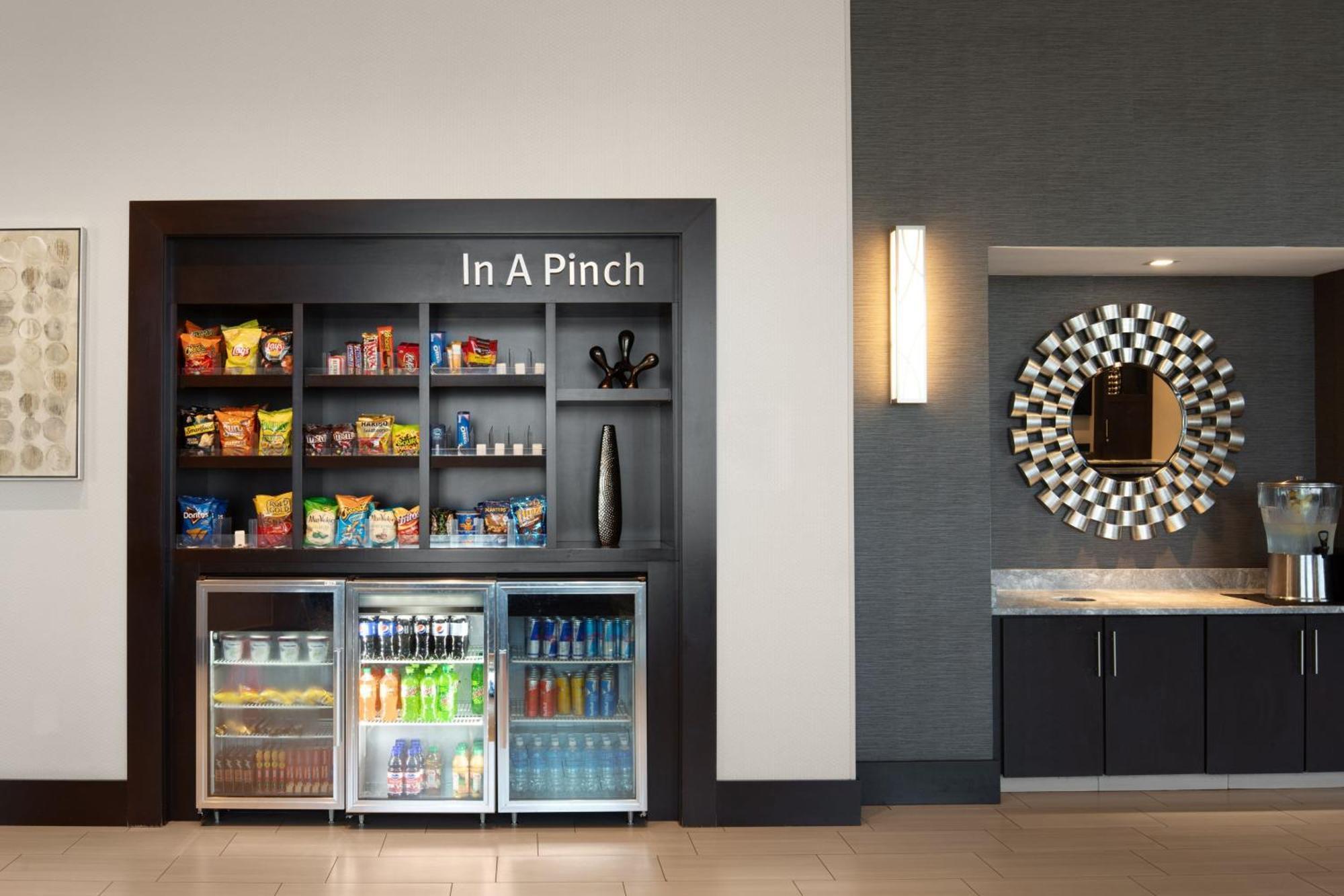 Towneplace Suites By Marriott Boston Logan Airport/Челси Екстериор снимка