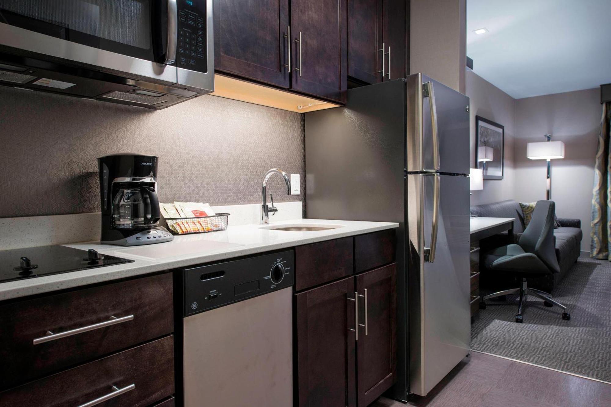 Towneplace Suites By Marriott Boston Logan Airport/Челси Екстериор снимка