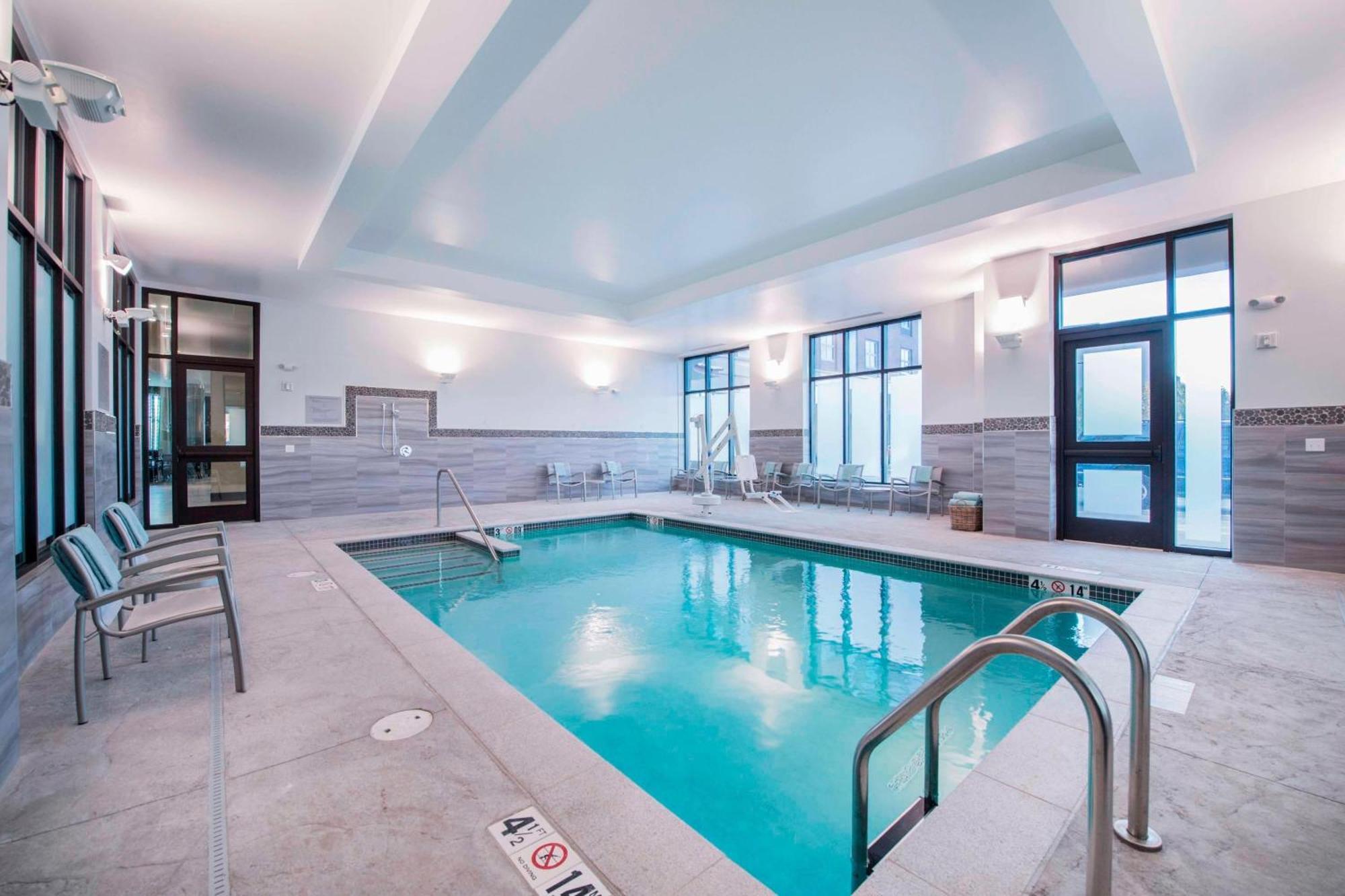 Towneplace Suites By Marriott Boston Logan Airport/Челси Екстериор снимка