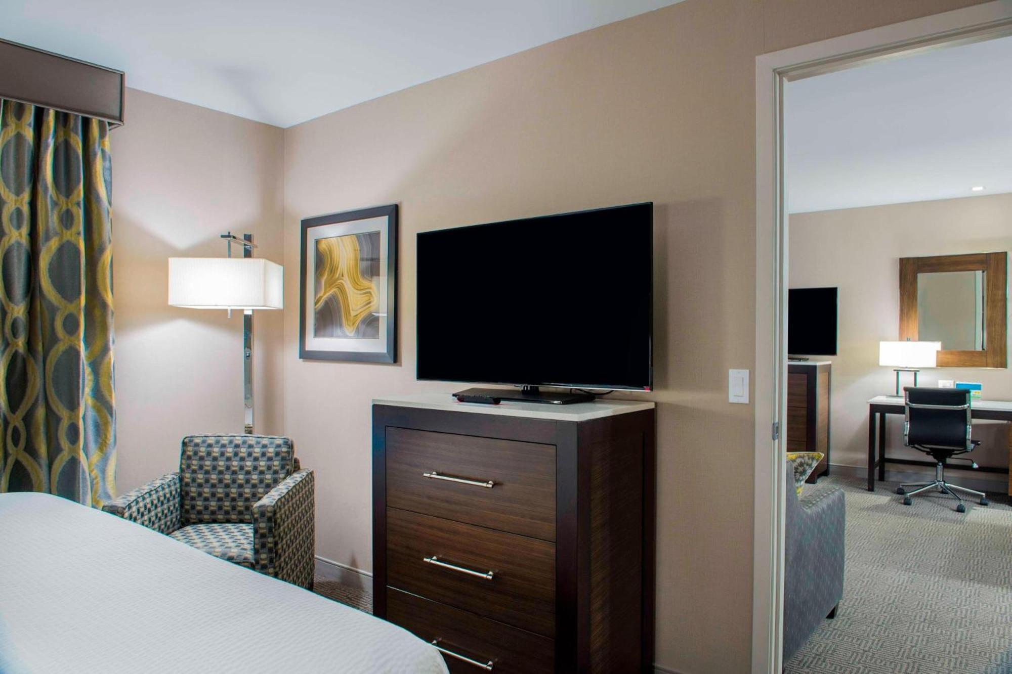 Towneplace Suites By Marriott Boston Logan Airport/Челси Екстериор снимка