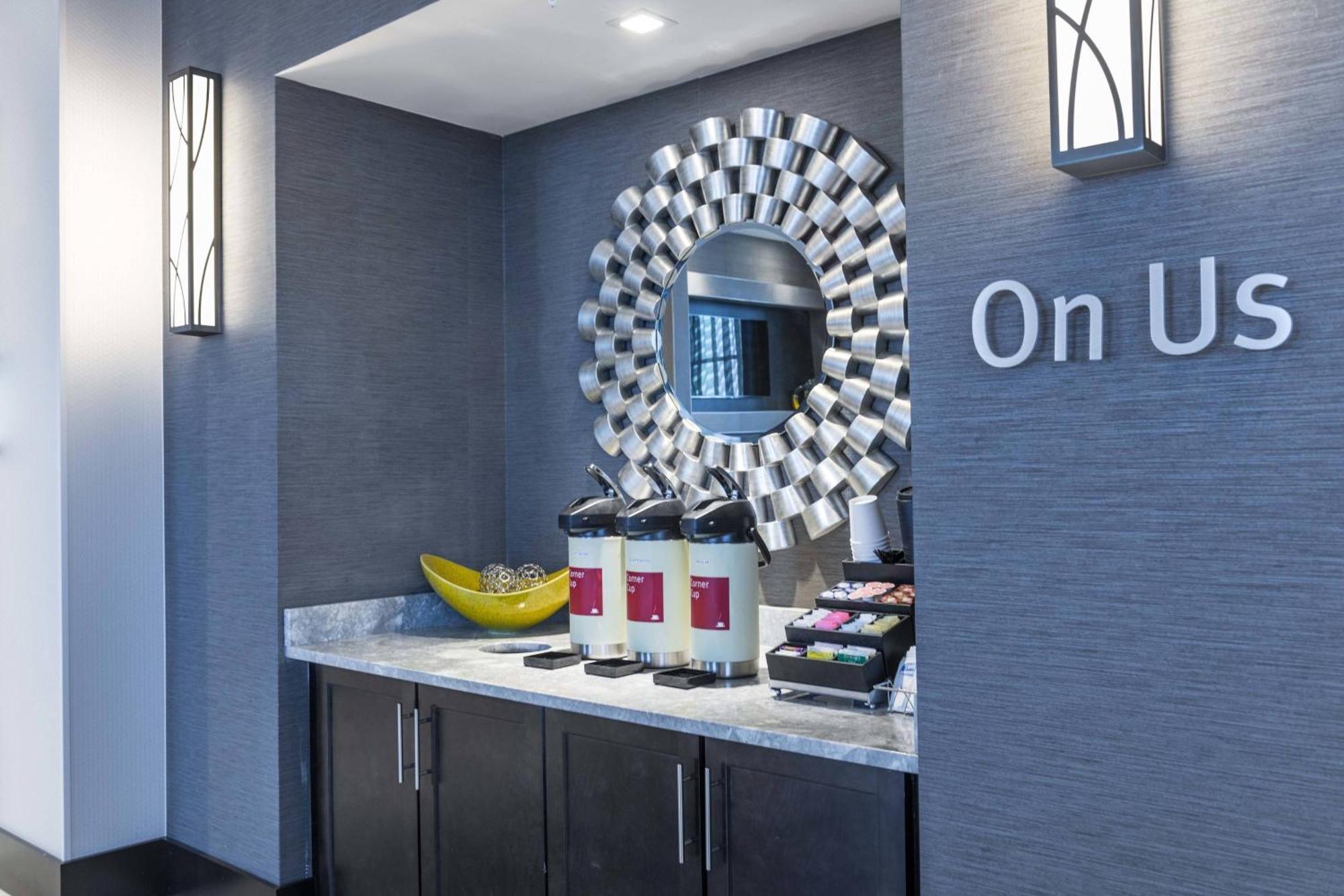 Towneplace Suites By Marriott Boston Logan Airport/Челси Екстериор снимка